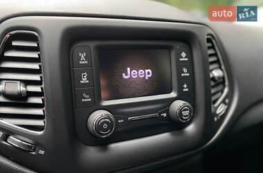 Внедорожник / Кроссовер Jeep Compass 2018 в 