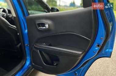 Внедорожник / Кроссовер Jeep Compass 2018 в 