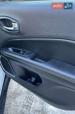 Внедорожник / Кроссовер Jeep Compass 2019 в 