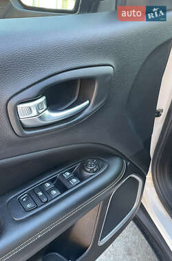 Внедорожник / Кроссовер Jeep Compass 2019 в 