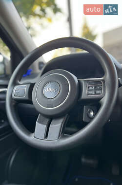 Внедорожник / Кроссовер Jeep Compass 2015 в 