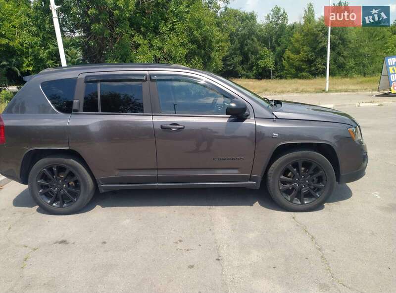 Внедорожник / Кроссовер Jeep Compass 2015 в 