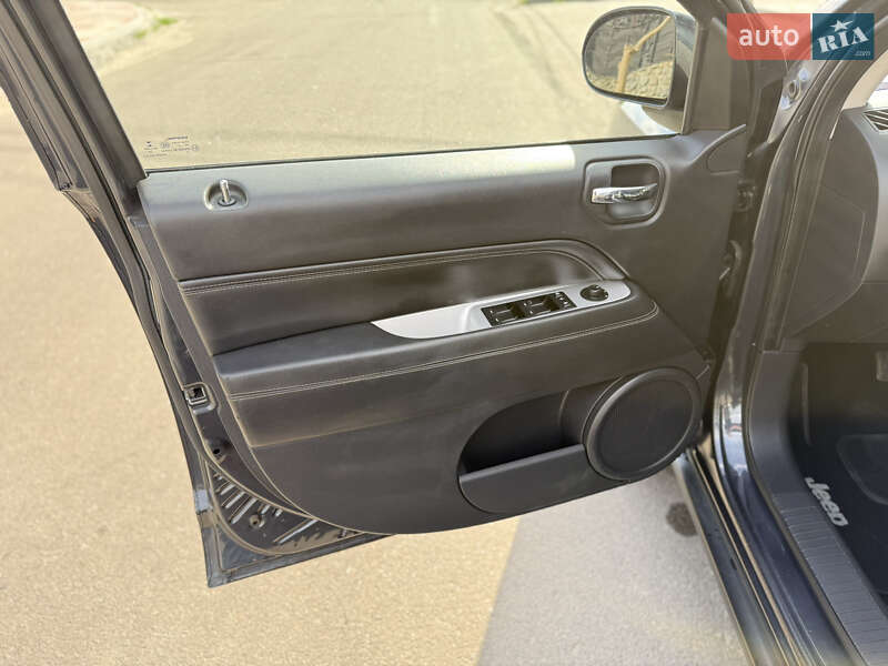 Внедорожник / Кроссовер Jeep Compass 2014 в Киеве