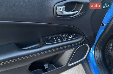Внедорожник / Кроссовер Jeep Compass 2017 в 
