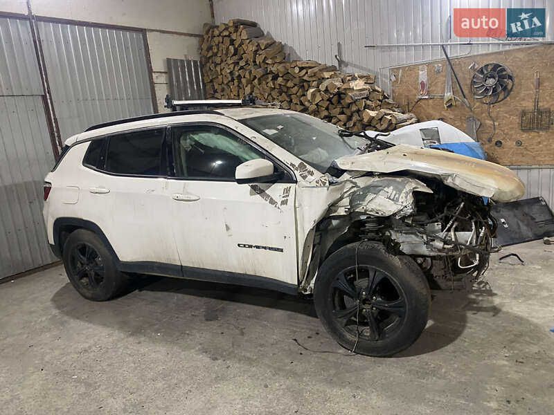 Внедорожник / Кроссовер Jeep Compass 2018 в 