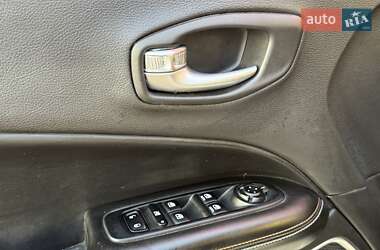 Внедорожник / Кроссовер Jeep Compass 2017 в 