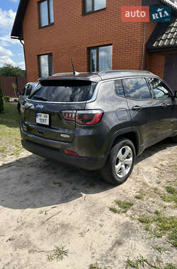 Внедорожник / Кроссовер Jeep Compass 2018 в 