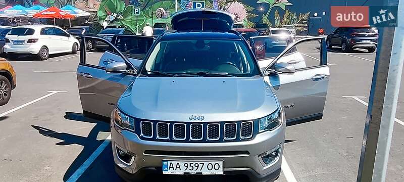 Внедорожник / Кроссовер Jeep Compass 2019 в Киеве