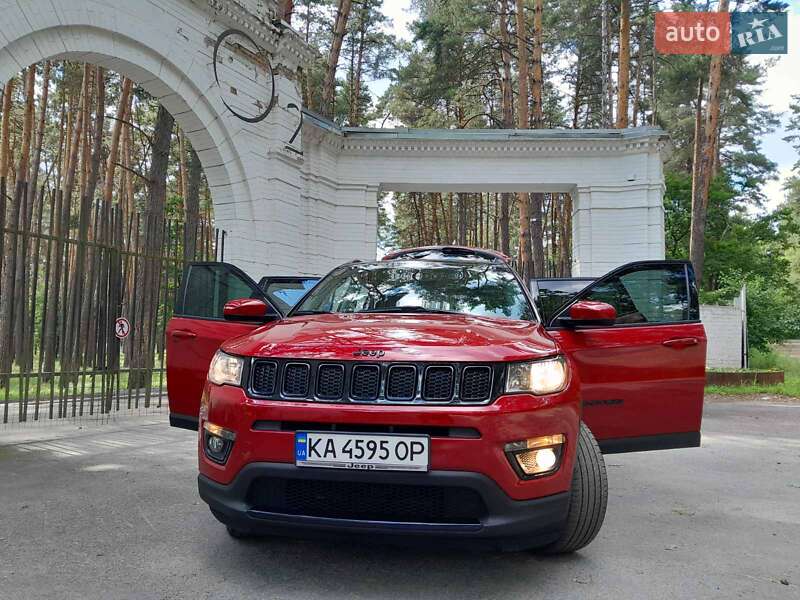 Внедорожник / Кроссовер Jeep Compass 2018 в 