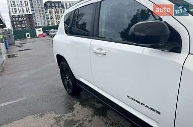 Внедорожник / Кроссовер Jeep Compass 2015 в 