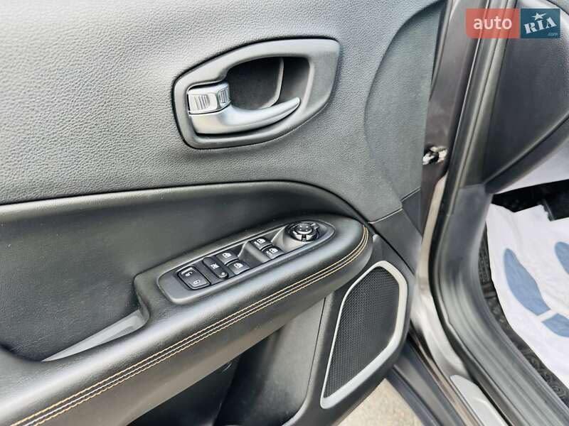 Внедорожник / Кроссовер Jeep Compass 2019 в Киеве