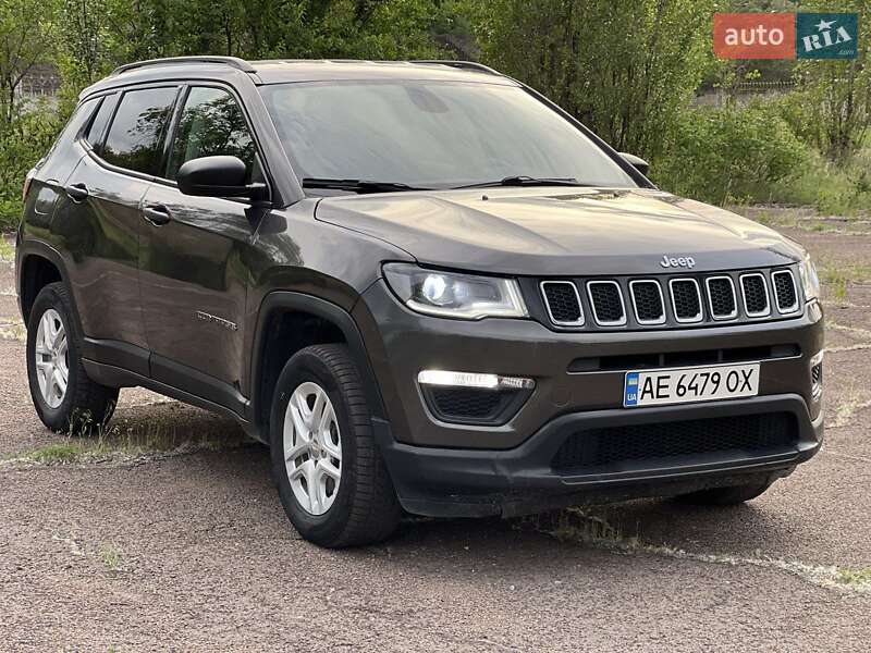 Внедорожник / Кроссовер Jeep Compass 2017 в 