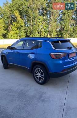Внедорожник / Кроссовер Jeep Compass 2018 в 