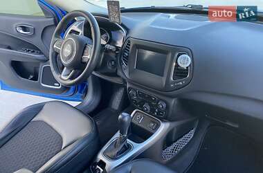 Внедорожник / Кроссовер Jeep Compass 2018 в 