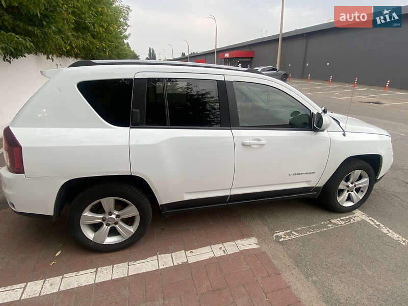 Внедорожник / Кроссовер Jeep Compass 2015 в Вишневом