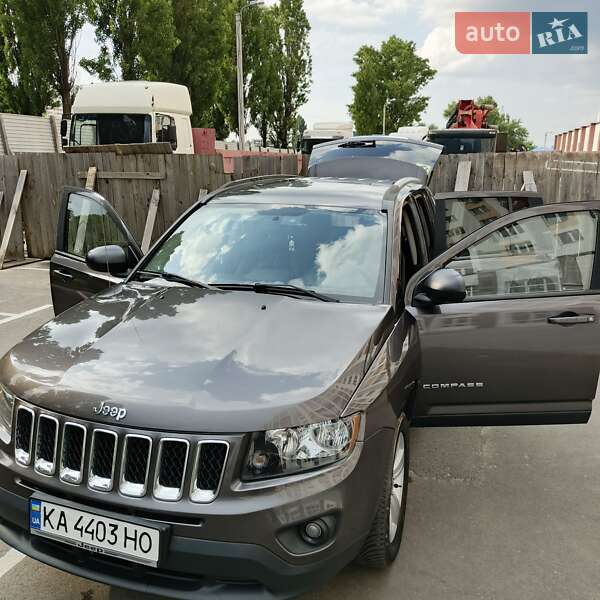Внедорожник / Кроссовер Jeep Compass 2016 в Вишневом