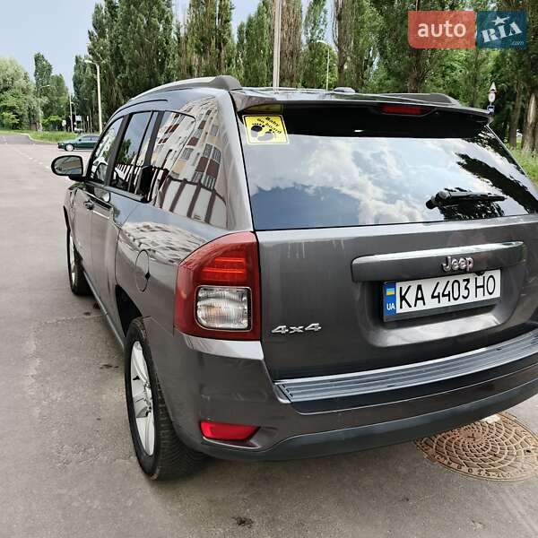 Внедорожник / Кроссовер Jeep Compass 2016 в Вишневом