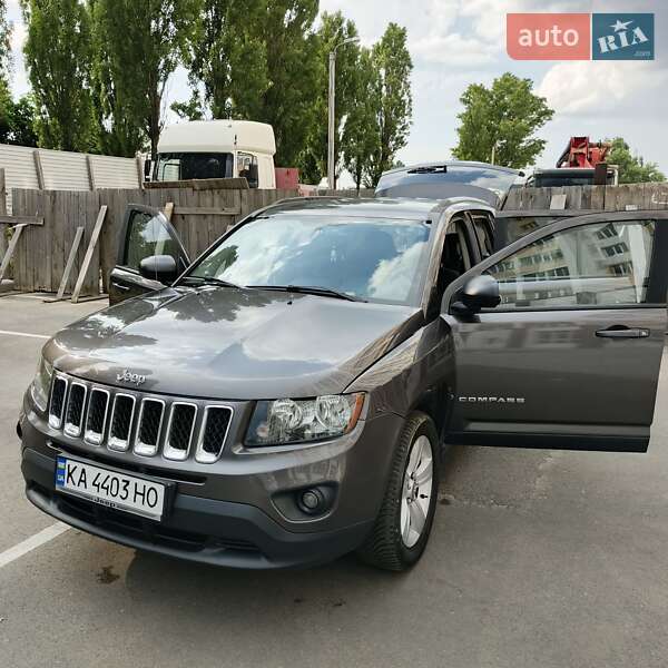 Внедорожник / Кроссовер Jeep Compass 2016 в Вишневом
