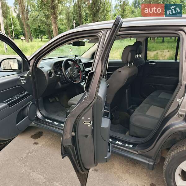 Позашляховик / Кросовер Jeep Compass 2016 в Вишневому фото 14 Позашляховик / Кросовер Jeep Compass 2016 в Вишневому