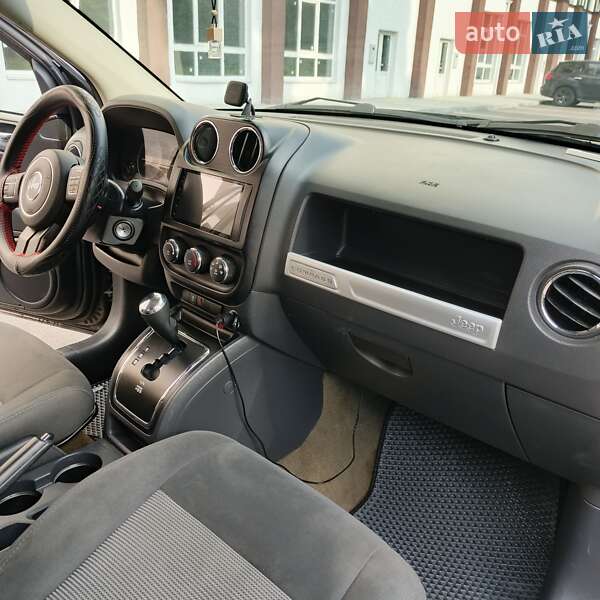 Внедорожник / Кроссовер Jeep Compass 2016 в Вишневом