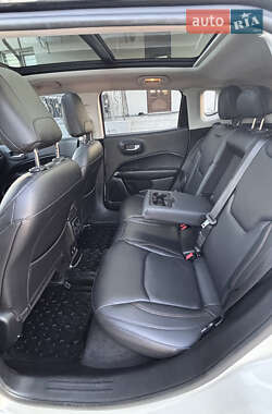 Внедорожник / Кроссовер Jeep Compass 2018 в 