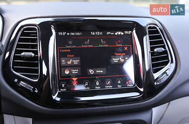 Внедорожник / Кроссовер Jeep Compass 2017 в 