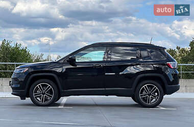 Внедорожник / Кроссовер Jeep Compass 2022 в 