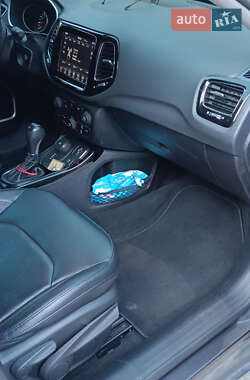 Внедорожник / Кроссовер Jeep Compass 2018 в 