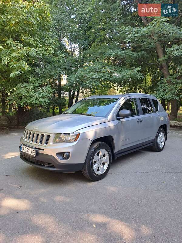 Внедорожник / Кроссовер Jeep Compass 2015 в 