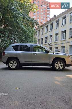 Внедорожник / Кроссовер Jeep Compass 2015 в 