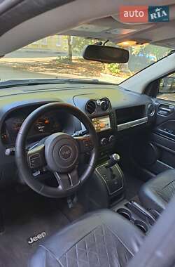 Внедорожник / Кроссовер Jeep Compass 2015 в 