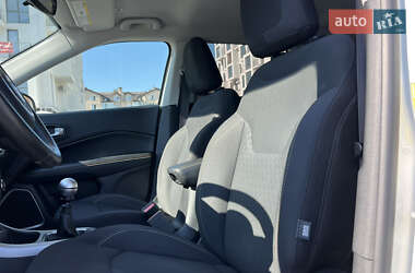 Внедорожник / Кроссовер Jeep Compass 2017 в 