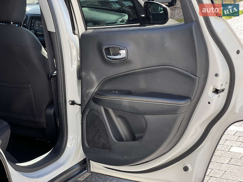 Внедорожник / Кроссовер Jeep Compass 2017 в Ужгороде