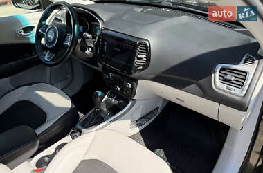 Внедорожник / Кроссовер Jeep Compass 2018 в 