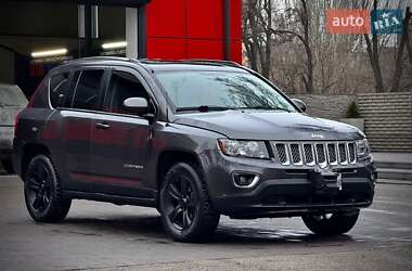 Внедорожник / Кроссовер Jeep Compass 2015 в 
