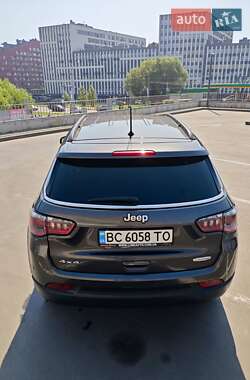 Внедорожник / Кроссовер Jeep Compass 2018 в 
