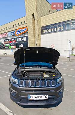 Внедорожник / Кроссовер Jeep Compass 2018 в 