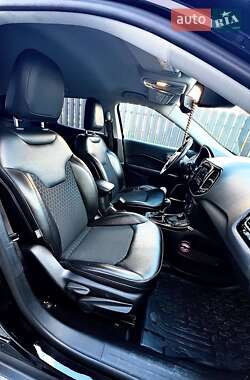 Внедорожник / Кроссовер Jeep Compass 2018 в 