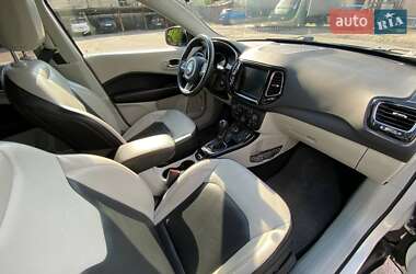 Внедорожник / Кроссовер Jeep Compass 2018 в 