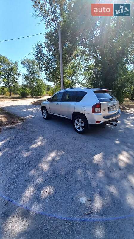 Внедорожник / Кроссовер Jeep Compass 2013 в 