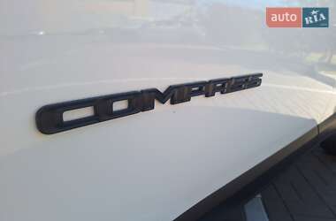 Внедорожник / Кроссовер Jeep Compass 2018 в 