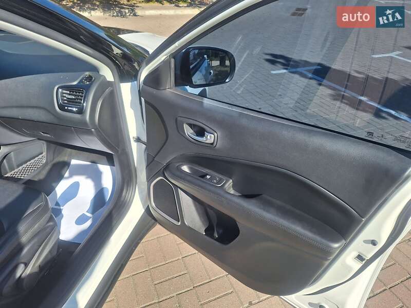 Внедорожник / Кроссовер Jeep Compass 2018 в Киеве