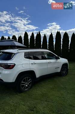 Внедорожник / Кроссовер Jeep Compass 2017 в 