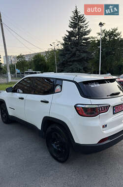 Внедорожник / Кроссовер Jeep Compass 2019 в 