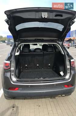 Внедорожник / Кроссовер Jeep Compass 2018 в 
