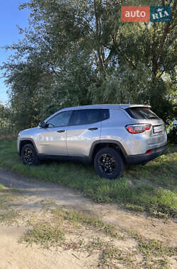 Внедорожник / Кроссовер Jeep Compass 2022 в 