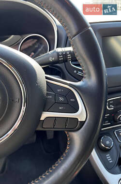 Внедорожник / Кроссовер Jeep Compass 2017 в 
