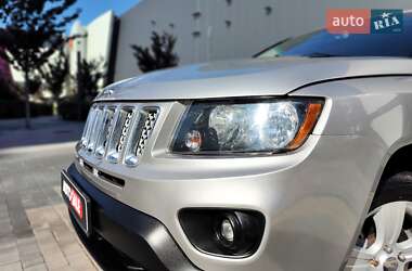 Внедорожник / Кроссовер Jeep Compass 2015 в 