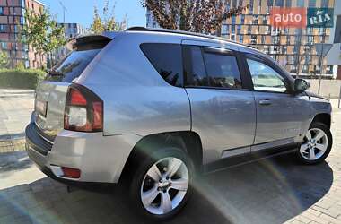 Внедорожник / Кроссовер Jeep Compass 2015 в 