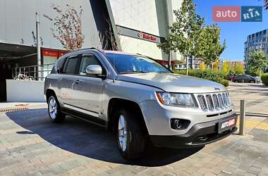 Внедорожник / Кроссовер Jeep Compass 2015 в 